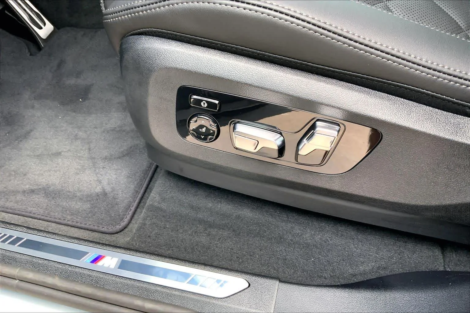 New 2026 Brooklyn Grey Metallic BMW xDrive50e image 16