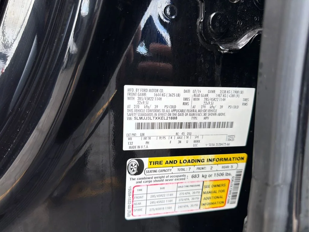 Used 2019 Black Metallic Lincoln Reserve image 23