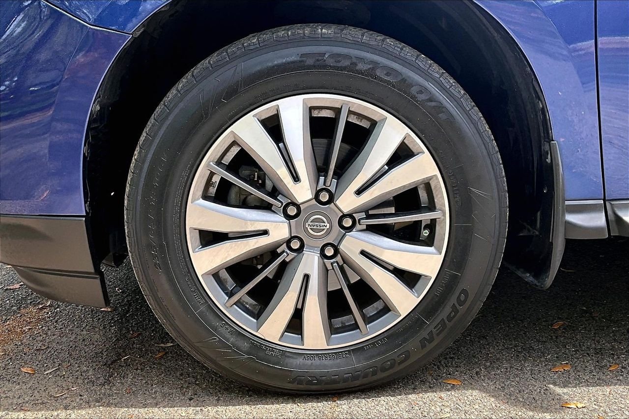 Used 2020 Blue Nissan S image 34