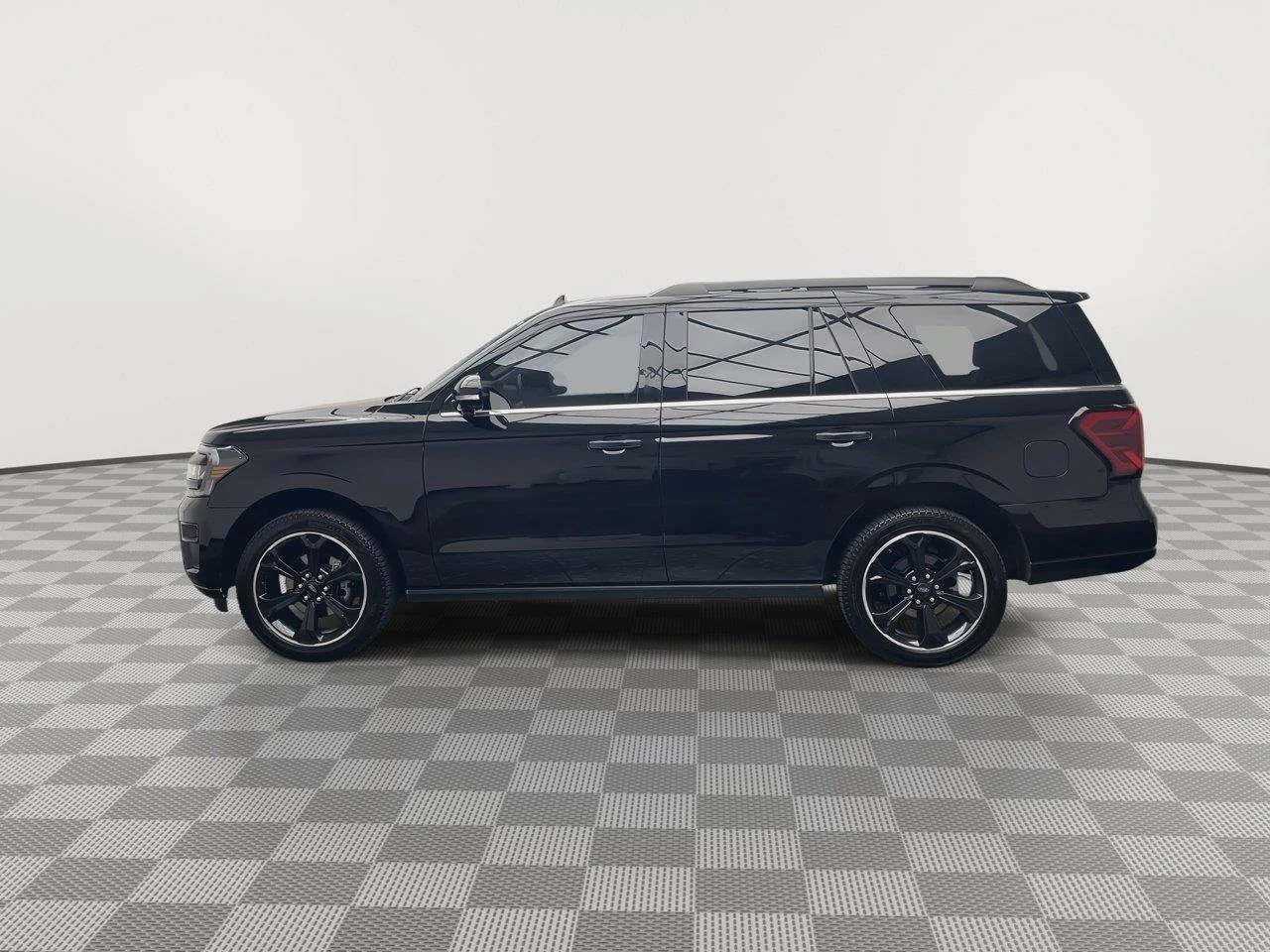 Used 2022 Black Ford Limited image 43