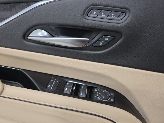 Used 2023 CRYSTAL WHITE TRICOAT Cadillac 4WD Premium Luxury image 28