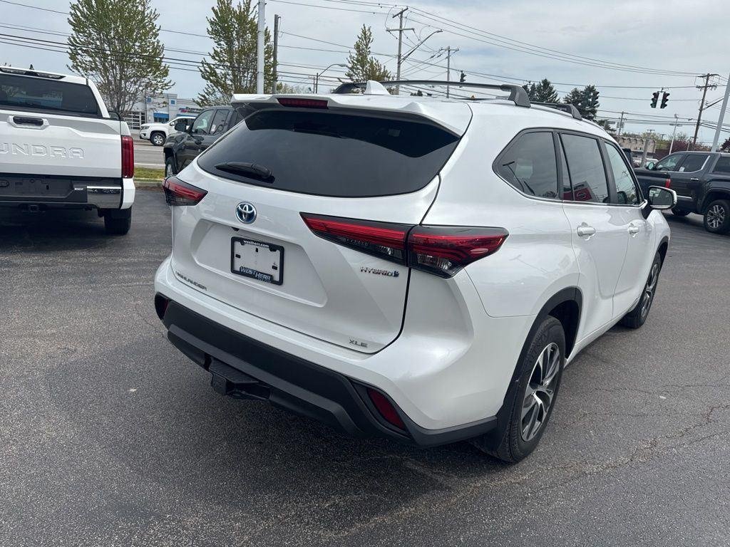 Used 2023 Pearl Toyota XLE image 8