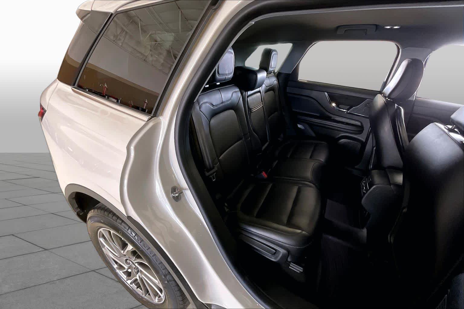 Used 2022 Ceramic Pearl Metallic Tri-Coat Lincoln Standard image 17