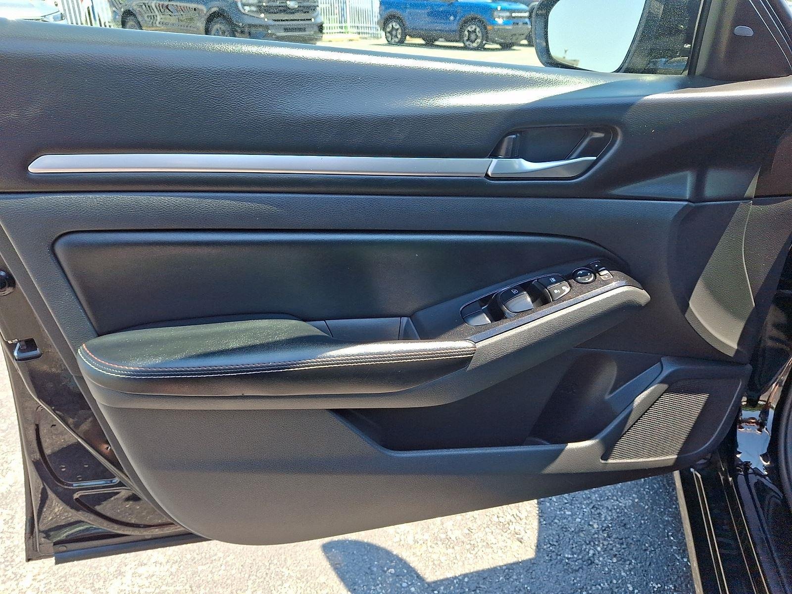 Used 2024 Black Nissan 2.5 SR image 13