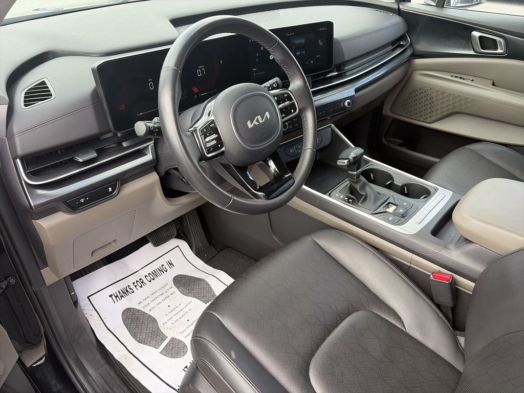 Used 2025 Aurora Black Pearl Kia LXS image 11