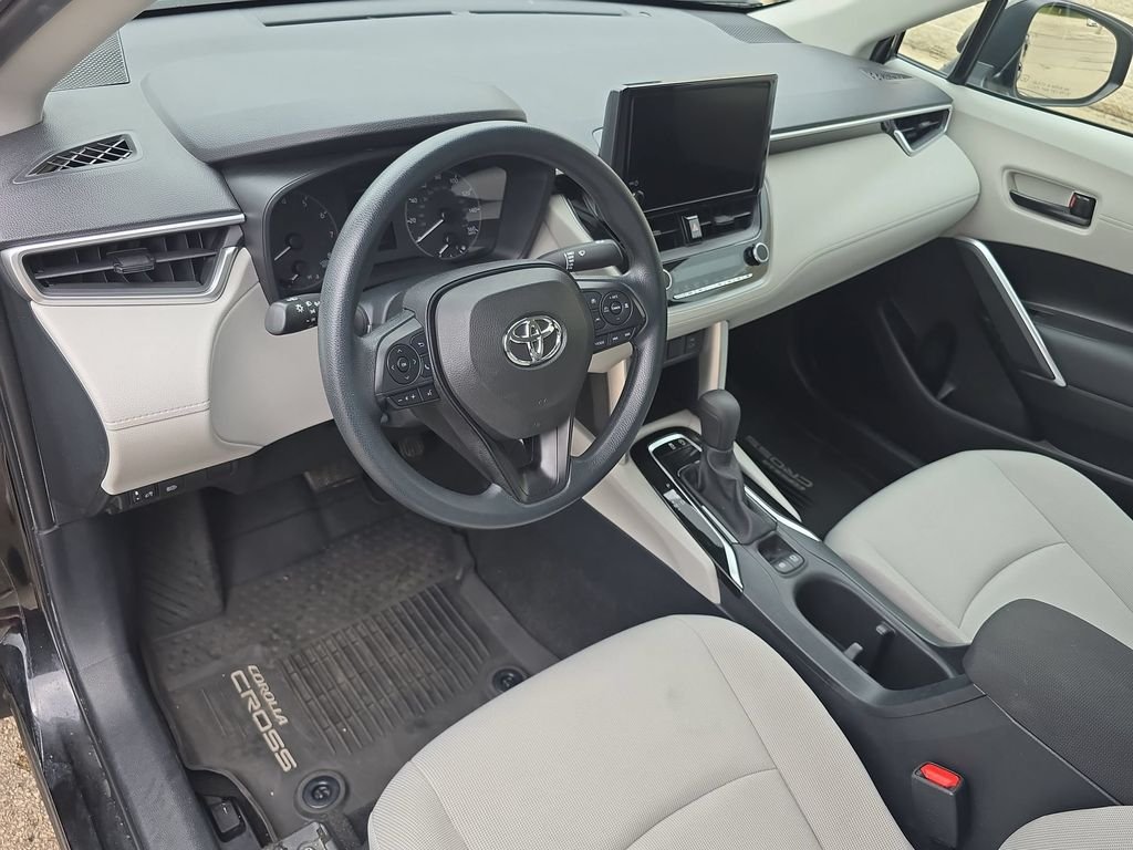 Used 2023 Black Toyota L image 16