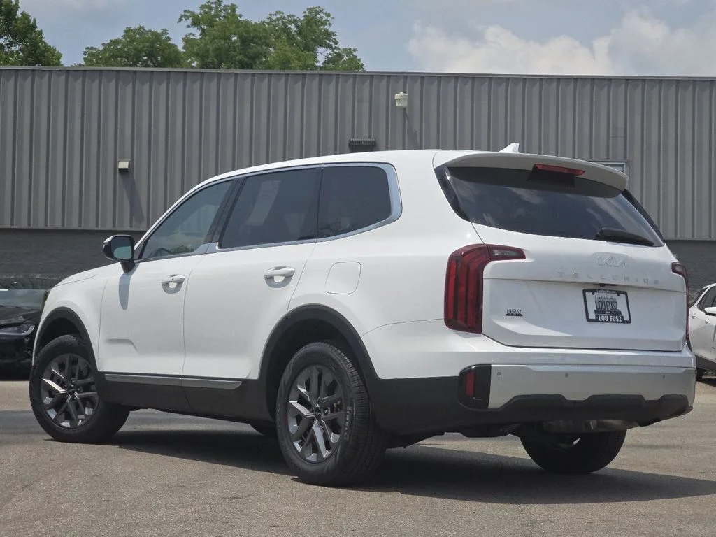 Used 2024 White Kia LX image 14
