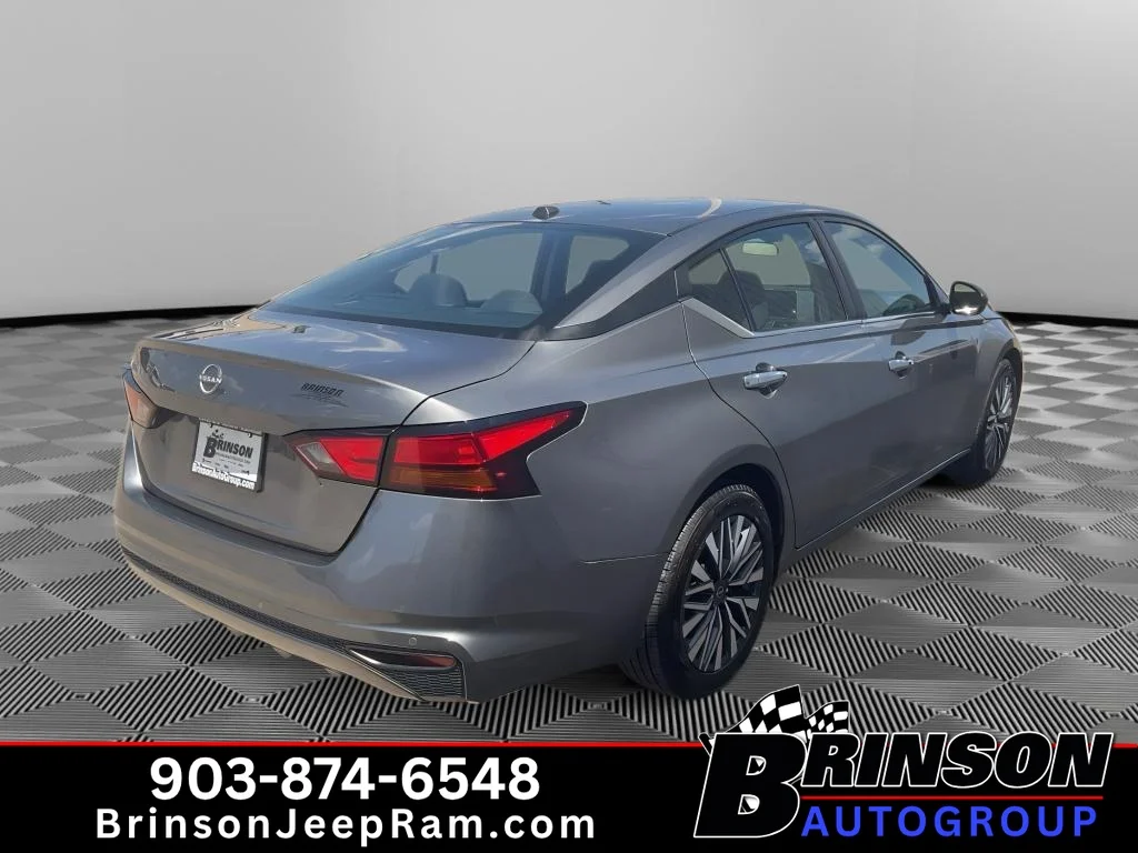 Used 2025 Gun Metallic Nissan SV image 7
