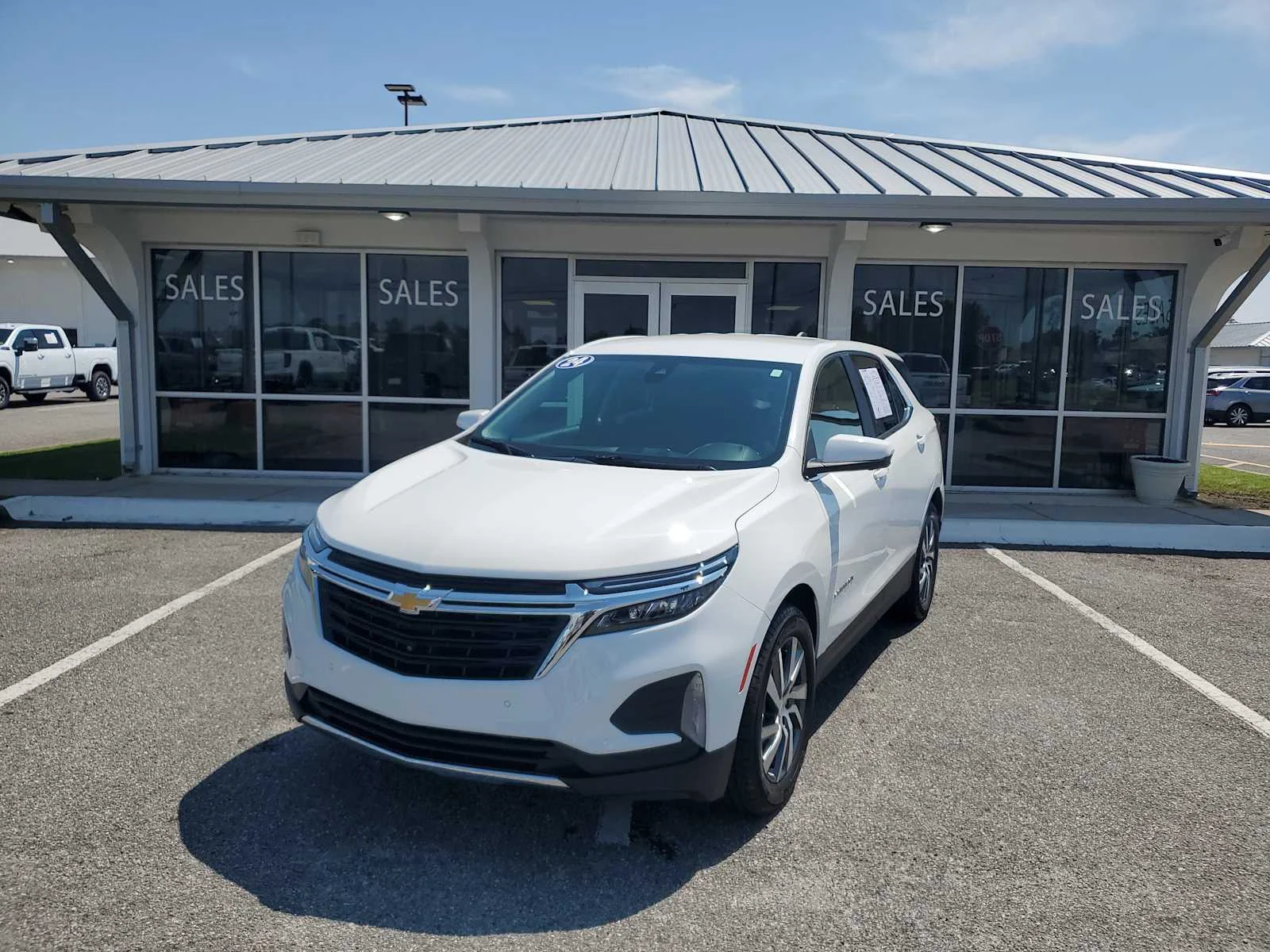 Used 2024 Summit White Chevrolet LT image 1