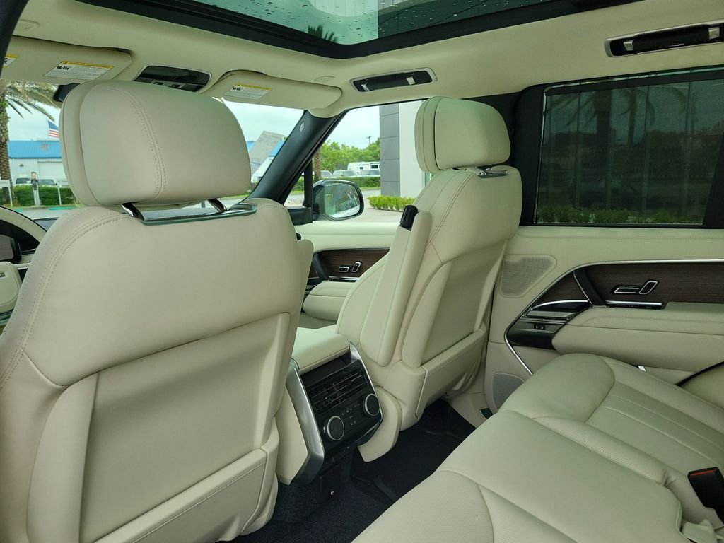 New 2026 Ostuni Pearl White Land Rover SE image 17