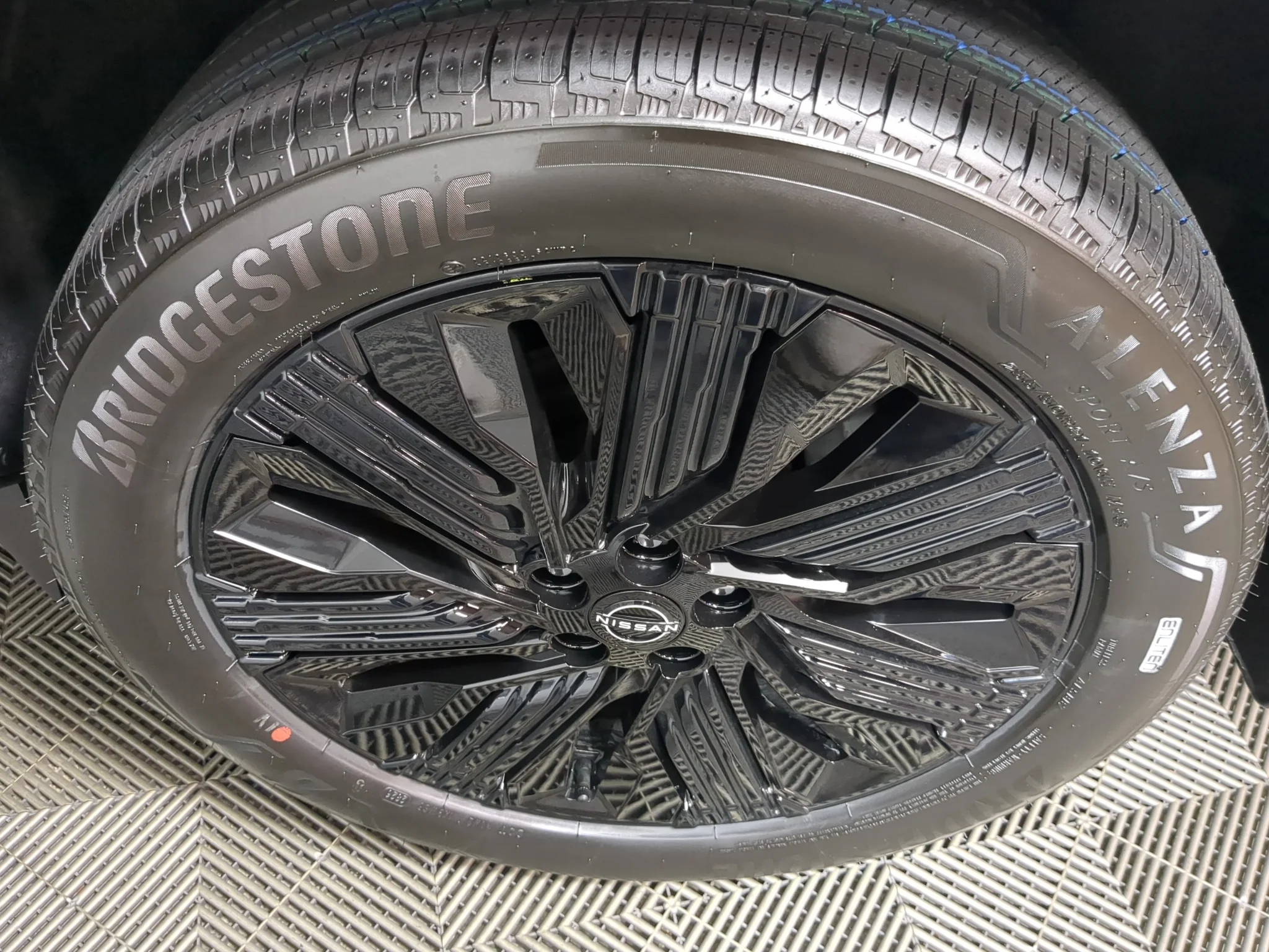 New 2027 Boulder Gray Pearl/Super Black Nissan SL image 16