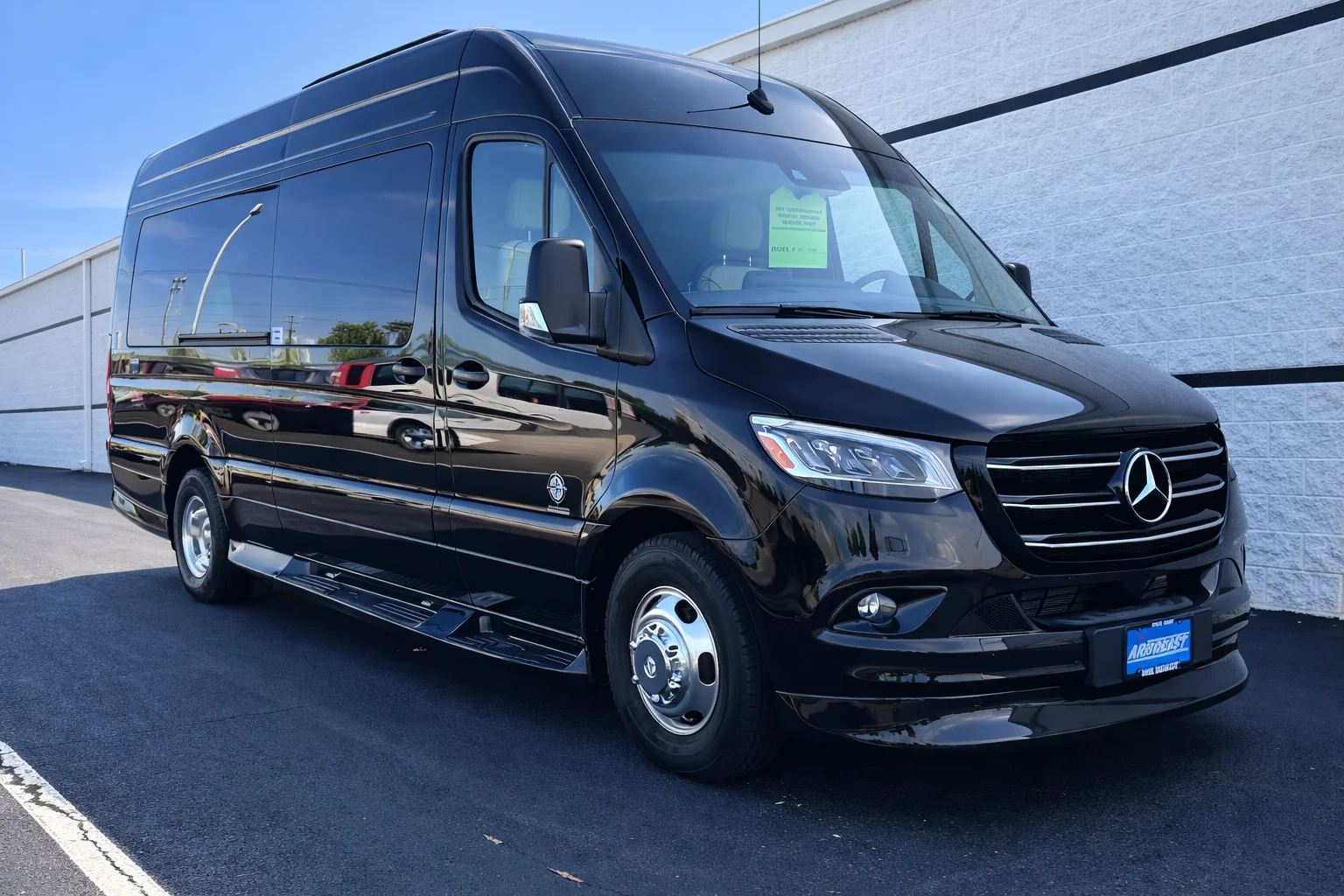 New 2026 Obsidian Black Mercedes-Benz Discovery Touring image 3