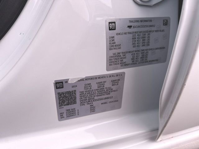 Used 2025 Summit White Chevrolet Custom Trail Boss image 32