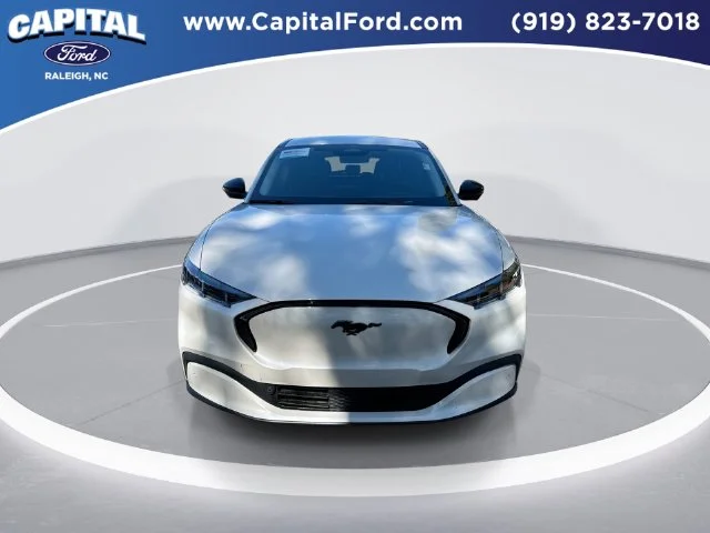 Used 2025 White Ford Premium image 3