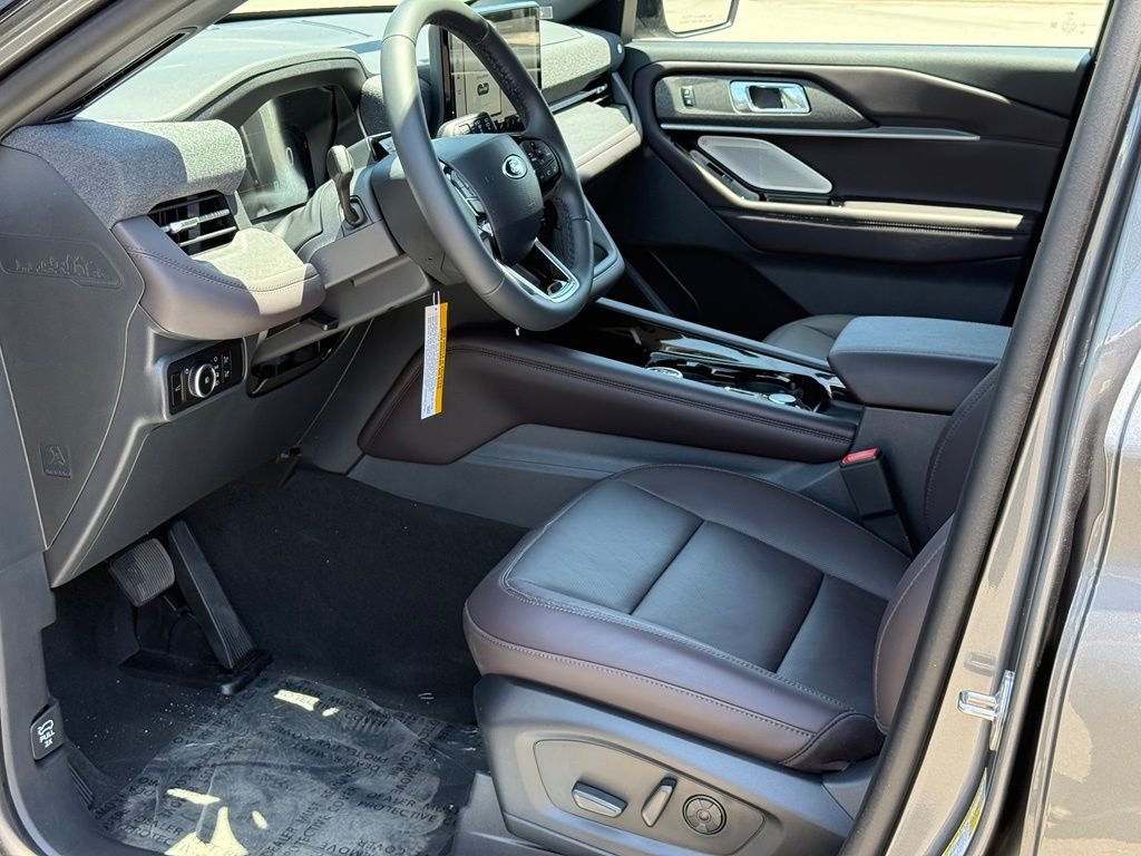 New 2026 Carbonized Gray Metallic Ford Platinum™ image 5