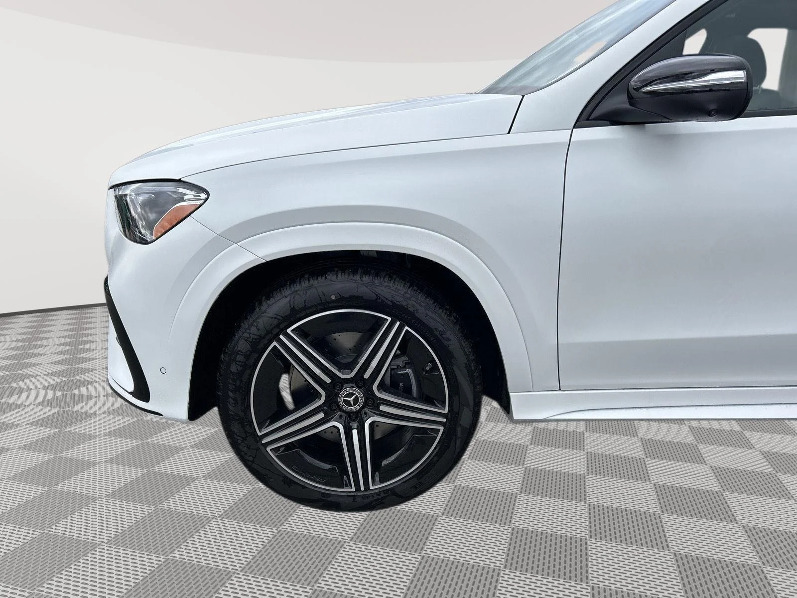 New 2026 MANUFAKTUR Moonlight White Magno Mercedes-Benz GLE 350 image 9