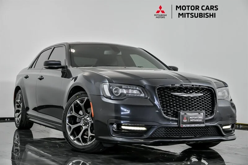 2018 Chrysler 300 S's photo