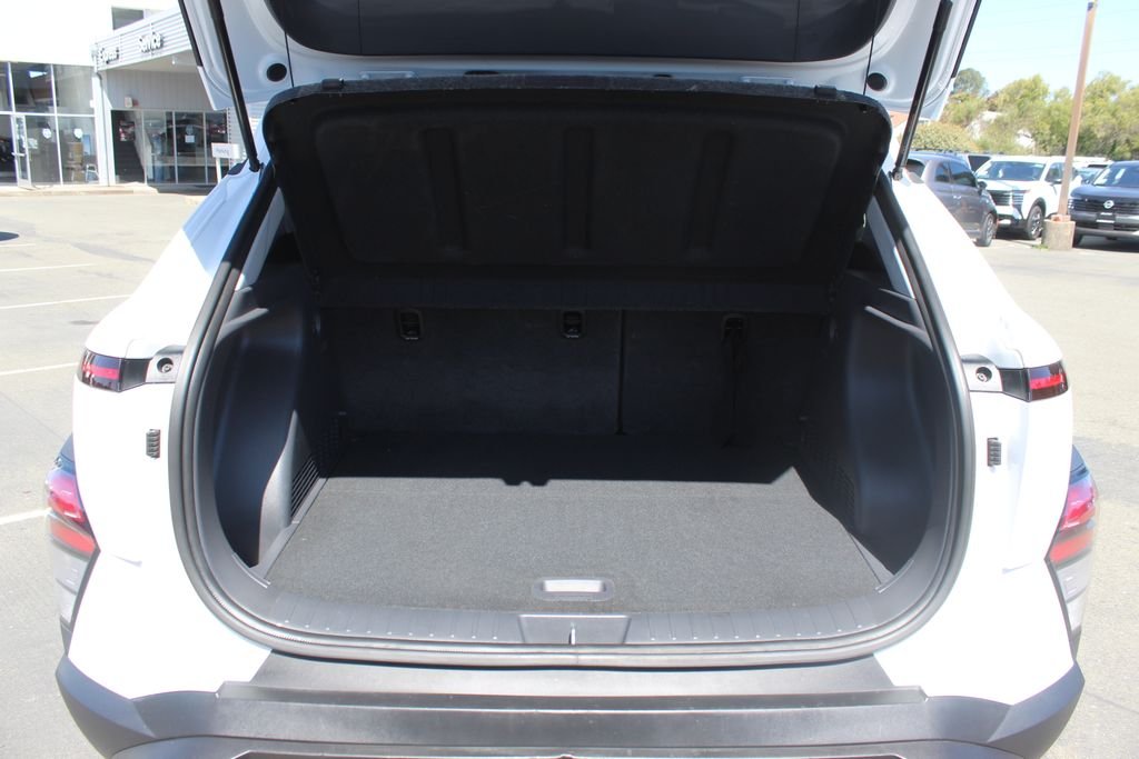Used 2024 White Hyundai SEL image 10