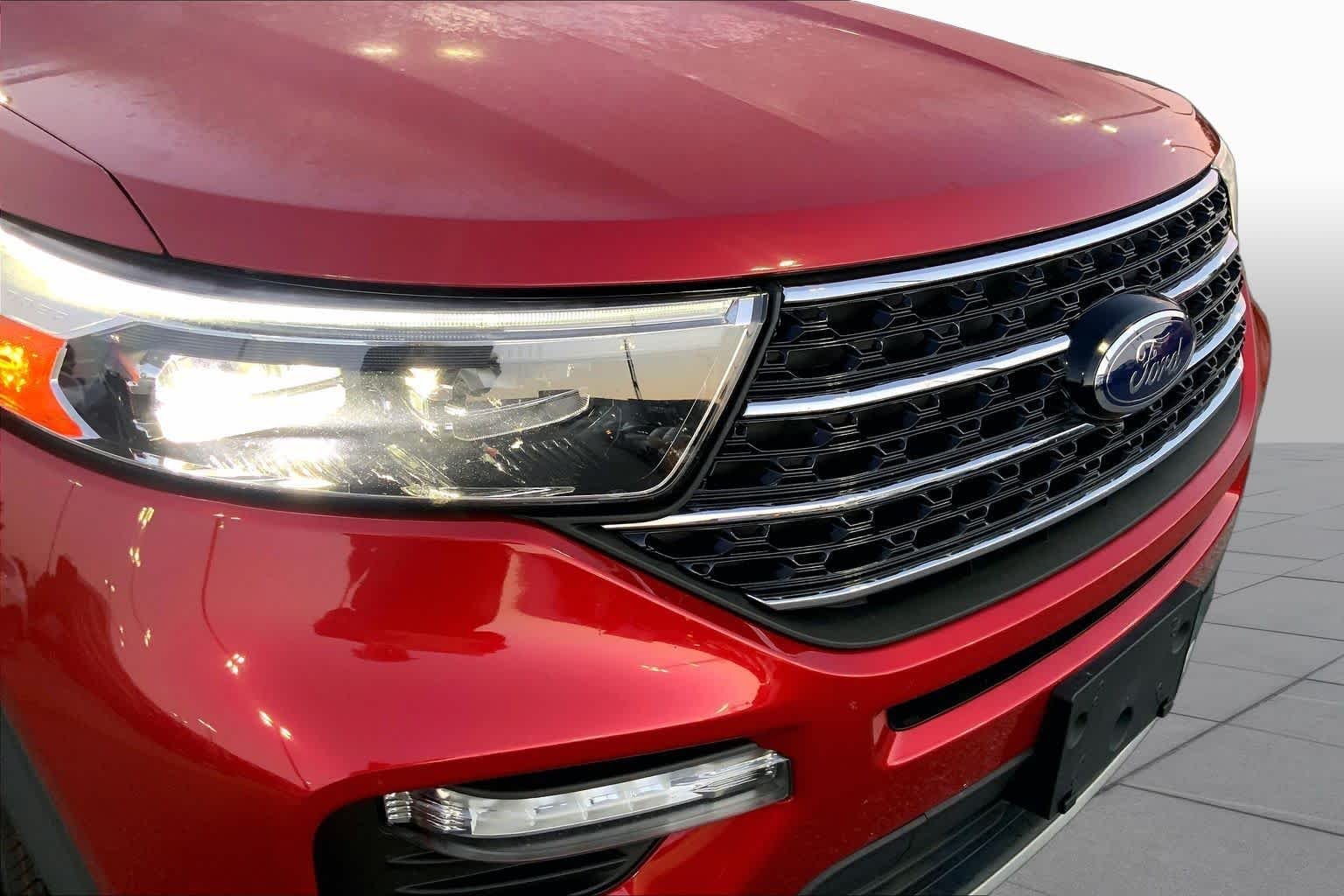 Used 2021 Rapid Red Metallic Tinted Clearcoat Ford XLT image 28