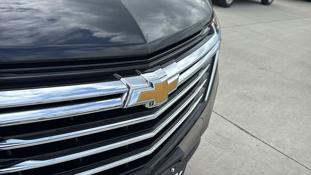 Used 2023 Black Chevrolet Premier image 3