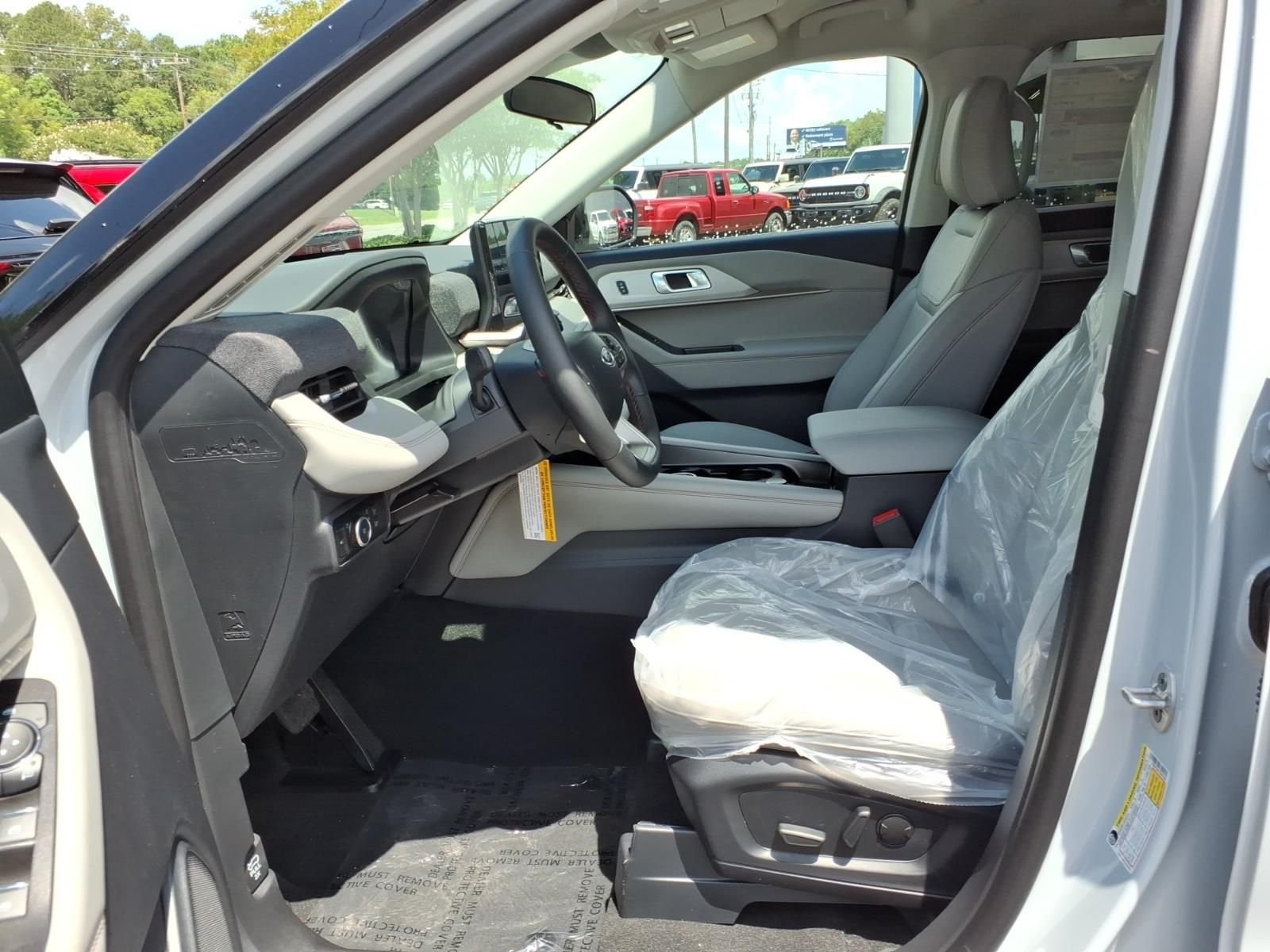 New 2026 Space White Metallic Ford Active image 8