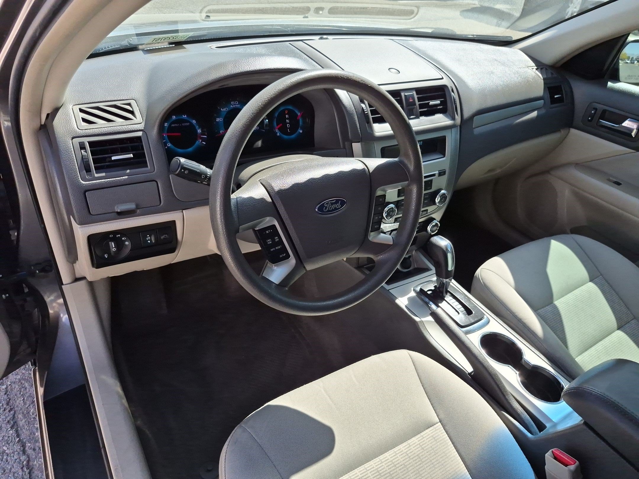 Used 2011 Sterling Gray Metallic Ford SE image 13