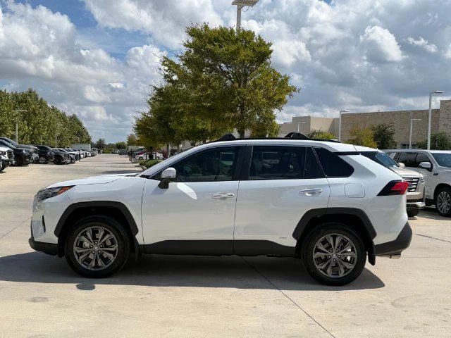 Certified Used 2025 WIND CHILL PEARL Toyota Limited image 37