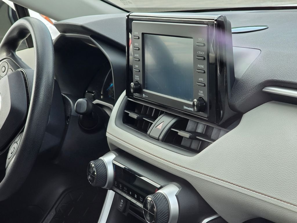 Used 2020 White Toyota XLE image 17