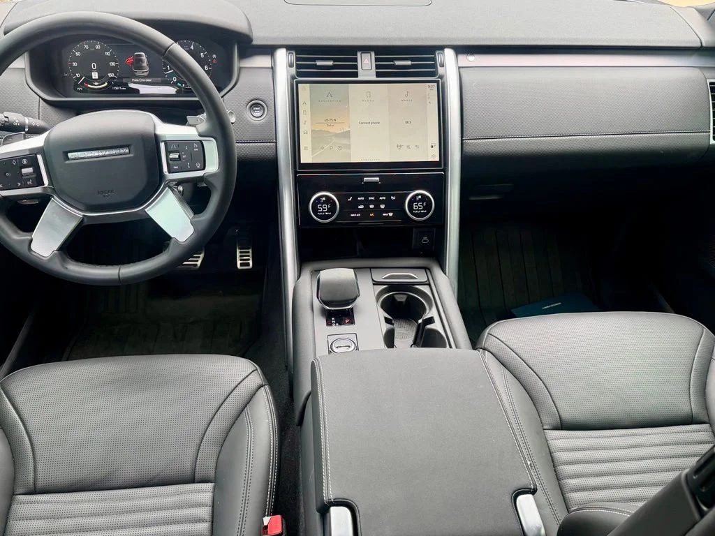 Certified Used 2025 Eiger Grey Metallic Land Rover Dynamic SE image 5