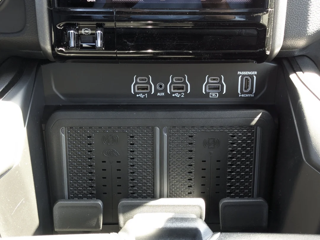 New 2026 Black RAM Sport - - 4x4 - 14.4 Display - 19 Spkr Harmon/Kardon - Pano Sunroof - Power Tailgate & More! image 24