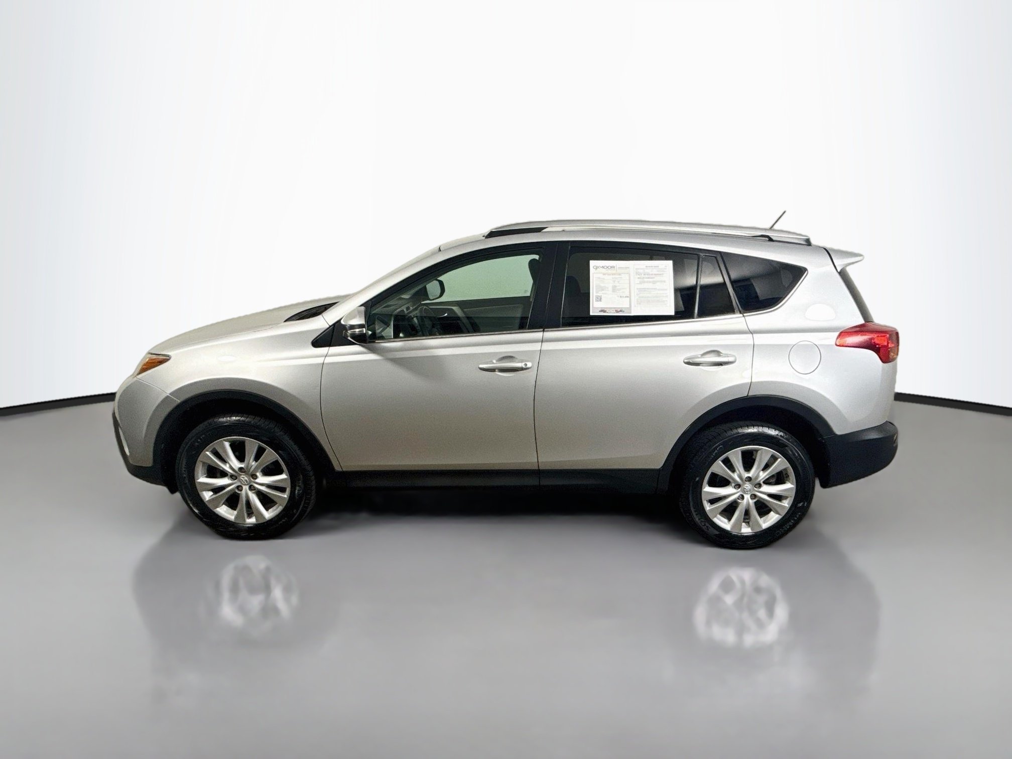 Used 2015 Classic Silver Metallic Toyota Limited image 4