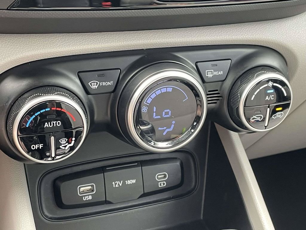 Used 2024 White Hyundai SEL image 18
