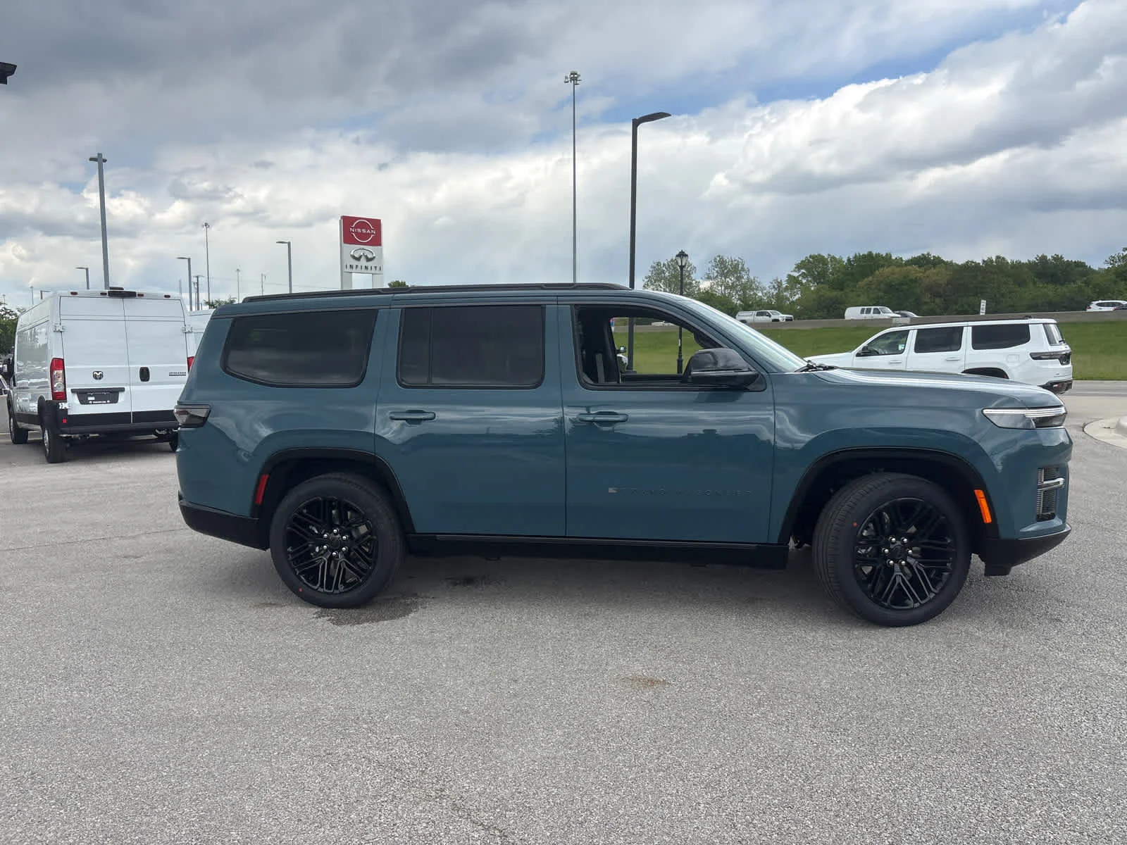 New 2026 Steel Blue Exterior Paint Jeep Limited Reserve image 10