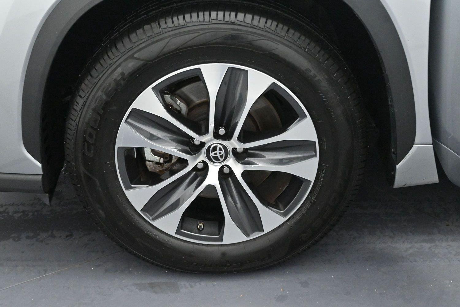Used 2022 Celestial Silver Metallic Toyota XLE image 40