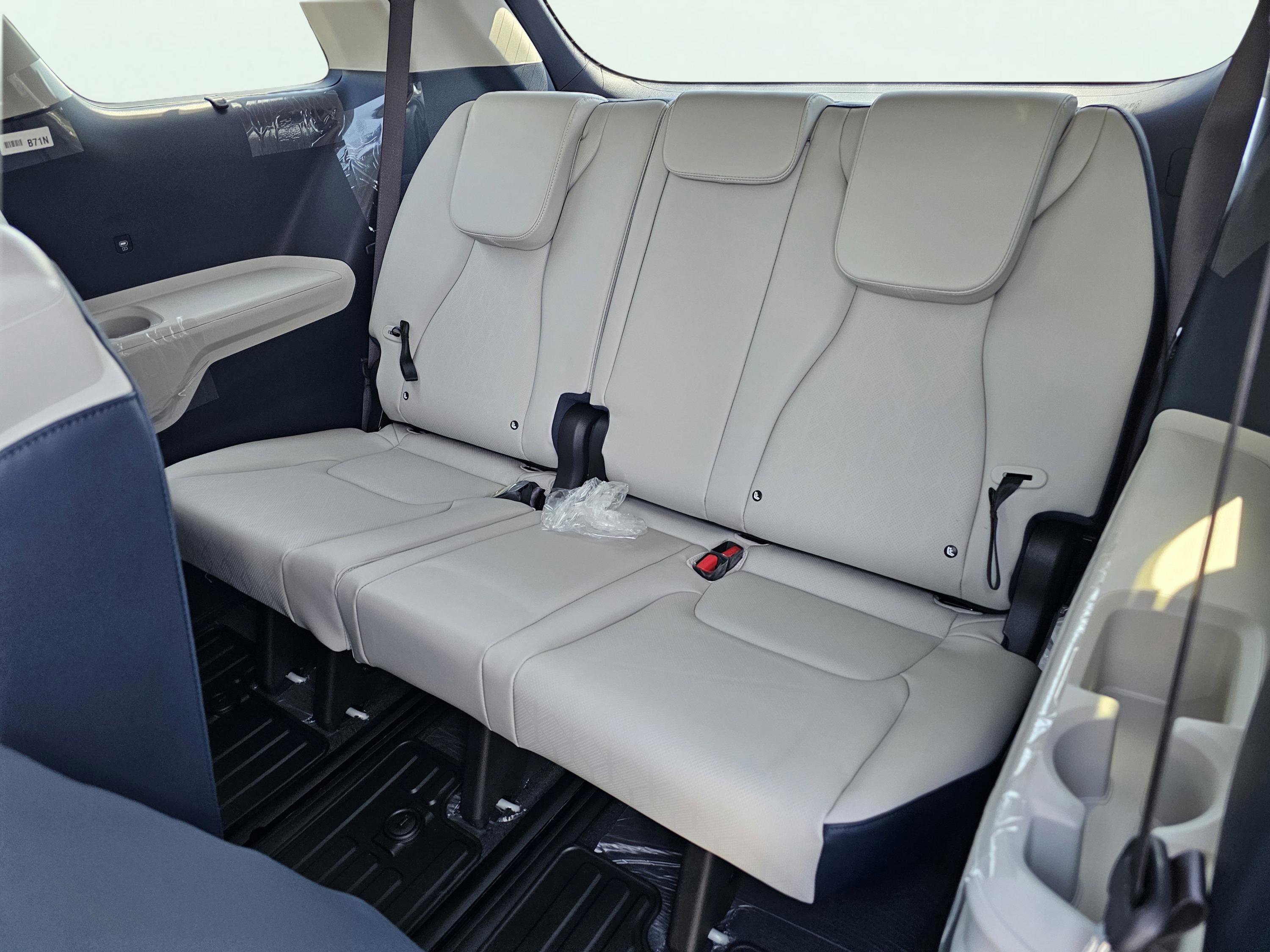 New 2026 Ivory Silver Kia EX image 33