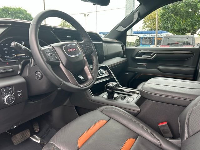 Used 2025 White GMC AT4 image 23