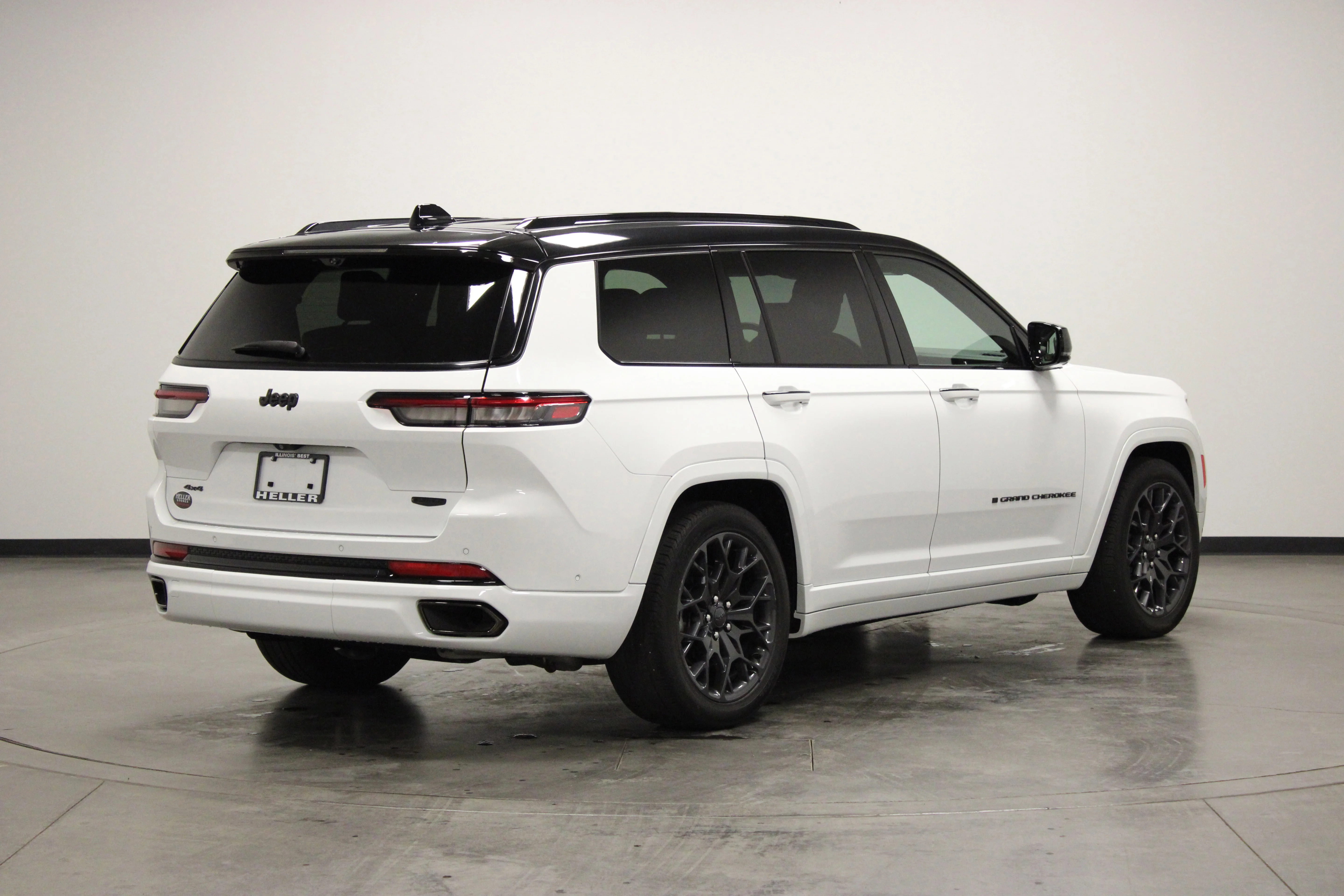 Used 2023 Bright White Clearcoat Jeep Summit image 8