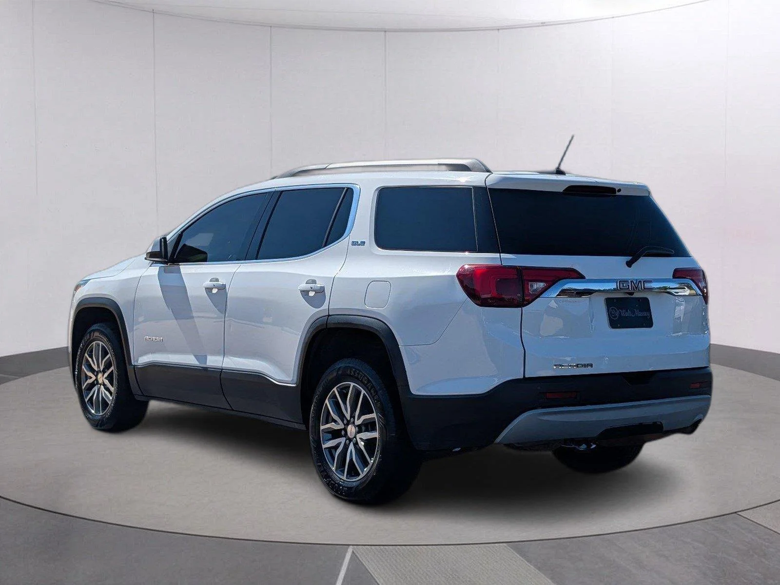 Used 2019 Summit White GMC SLE image 3