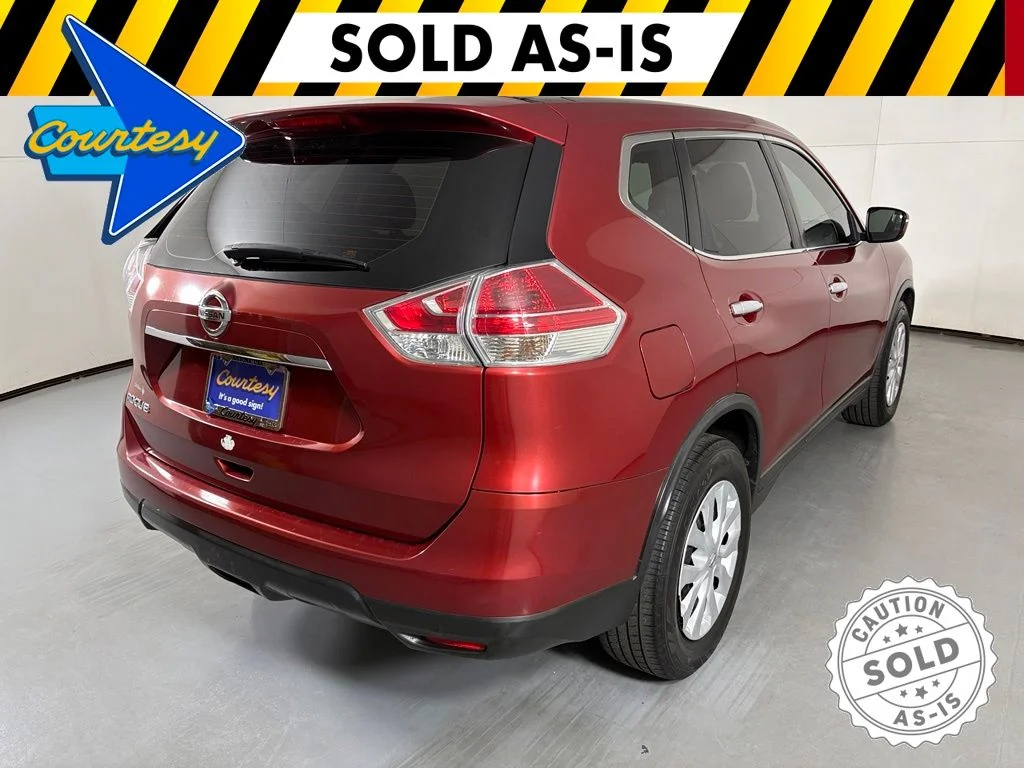 Used 2015 Red Nissan S image 8