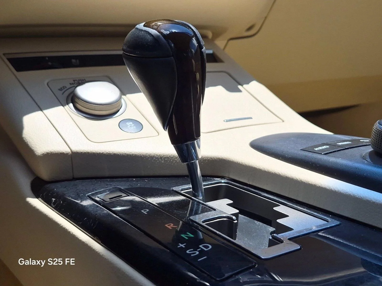 Used 2014 Matador Red Mica Lexus  image 12