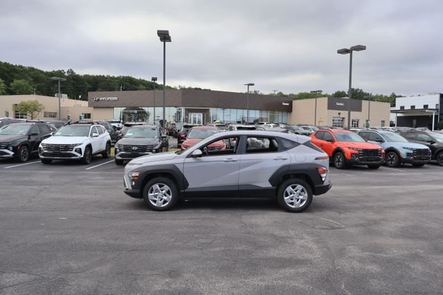 Used 2026 Gray Hyundai SE image 4