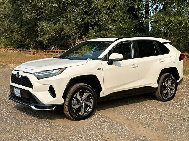 Used 2023 Ice Toyota SE image 5