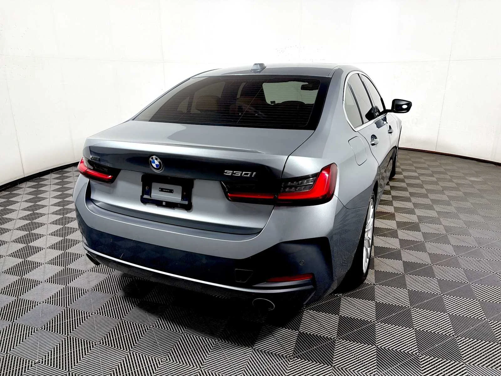 2024 BMW 3 Series 330i - Photo 6