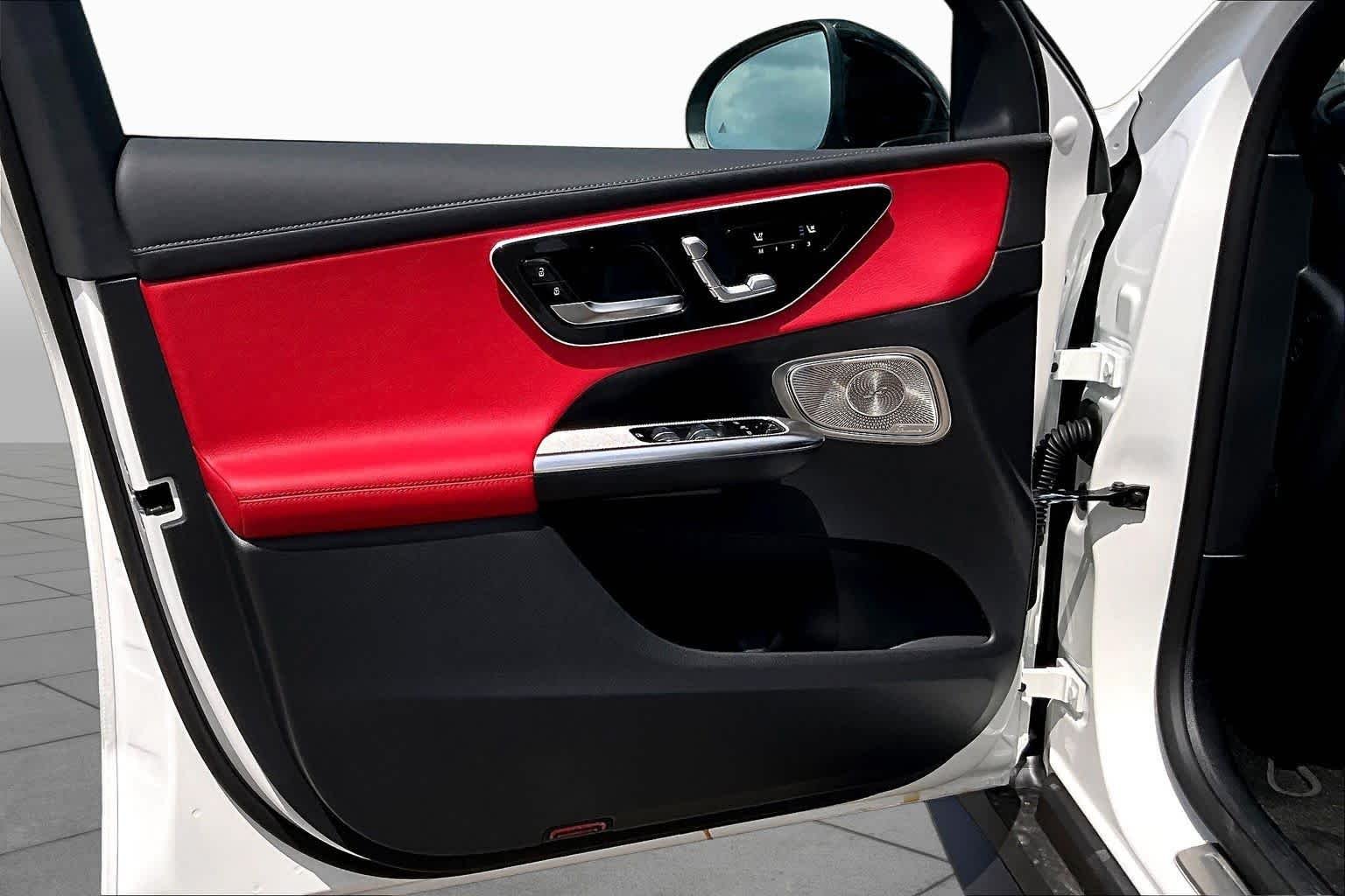 New 2026 Polar White Mercedes-Benz GLC 300 image 12