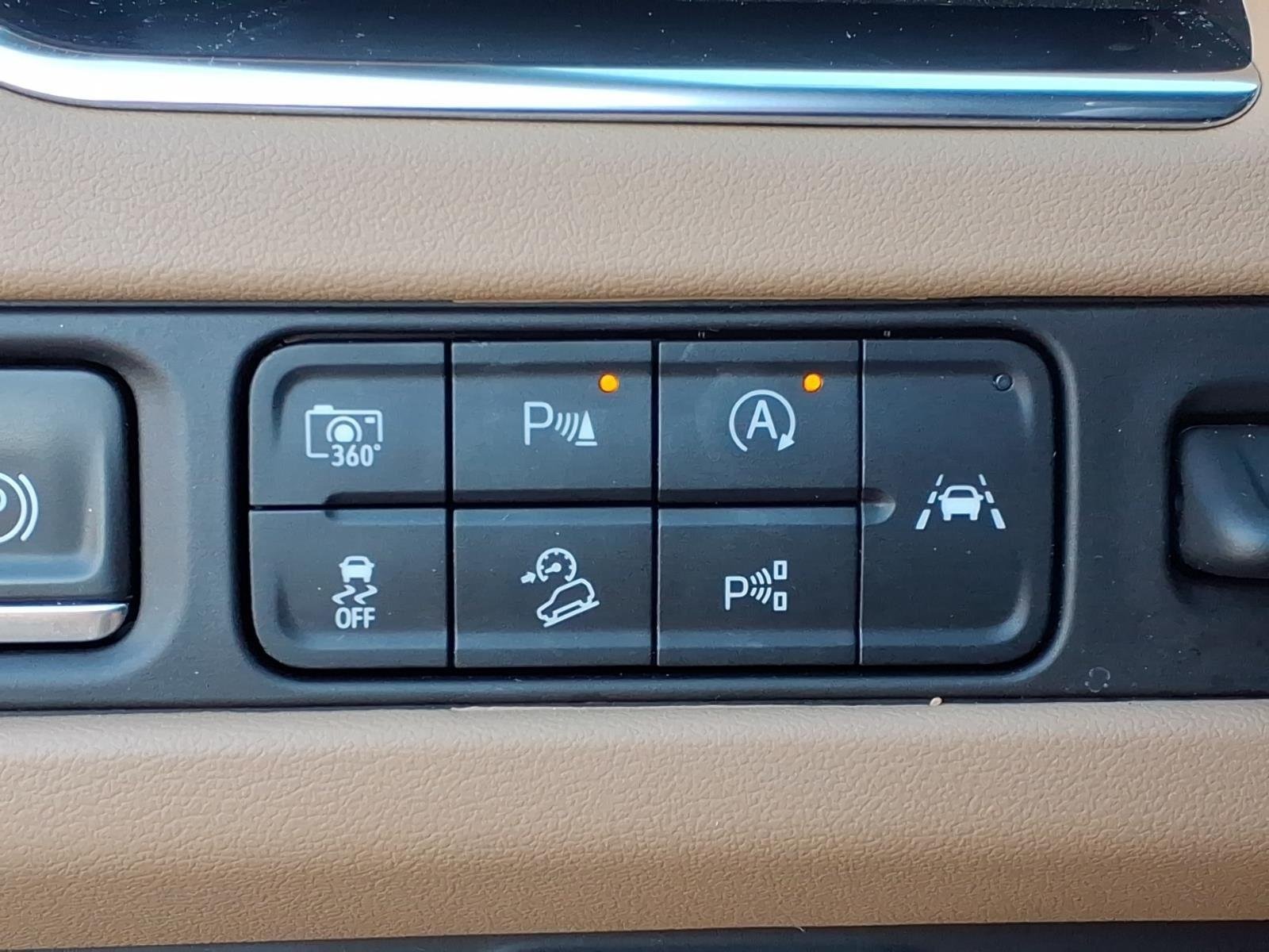 Used 2024 Iridescent Pearl Tricoat Chevrolet Premier image 8