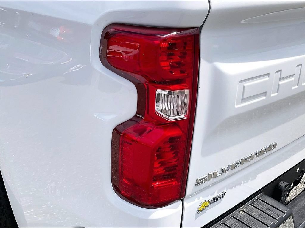 Used 2023 SUMMIT WHITE Chevrolet LT image 33