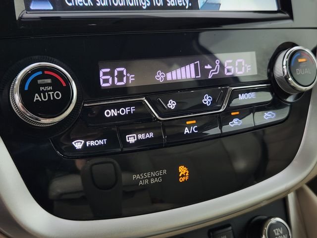 Used 2015 Blue Nissan SL image 30
