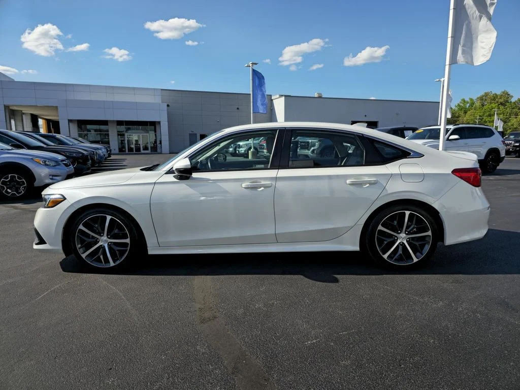 Used 2024 White Honda Touring image 4