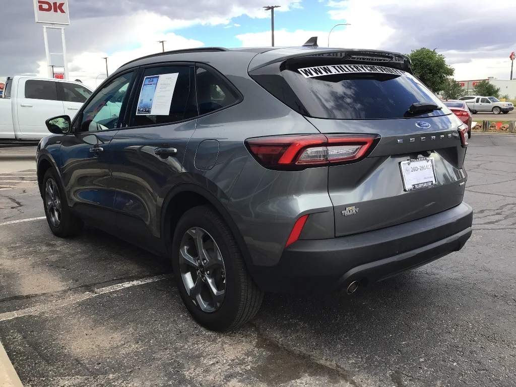 Used 2025 Carbonized Gray Metallic Ford ST-Line image 4