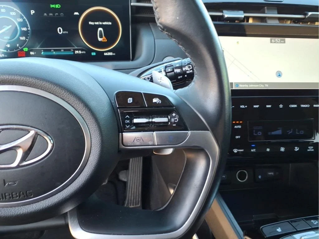 Used 2024 White Hyundai SEL Convenience image 25